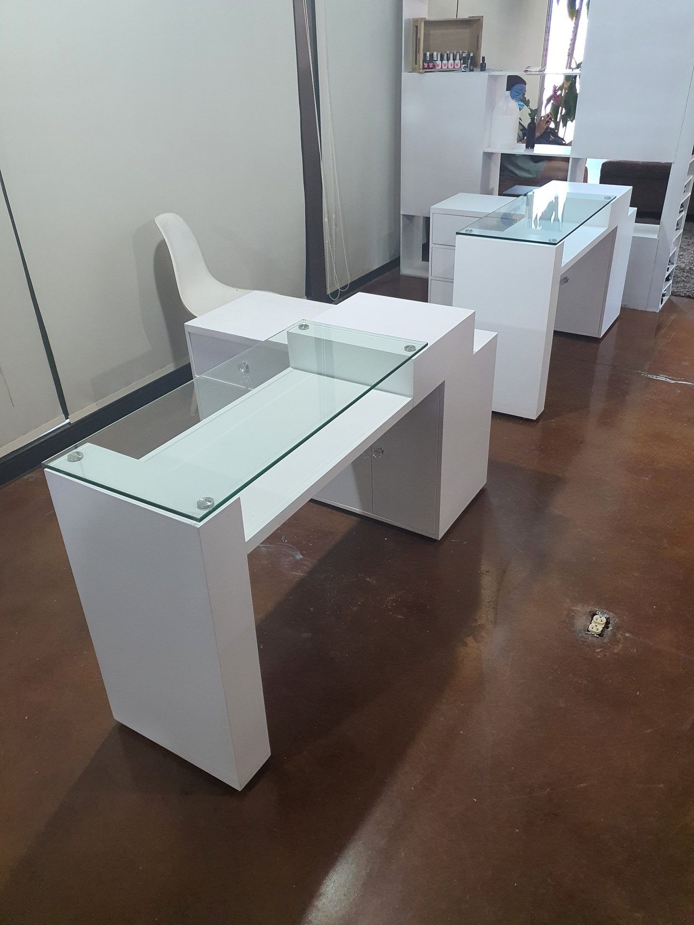 desk white glass