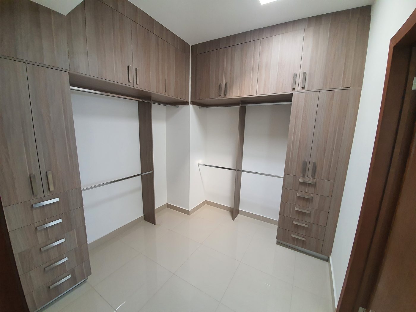 walkin closet grey